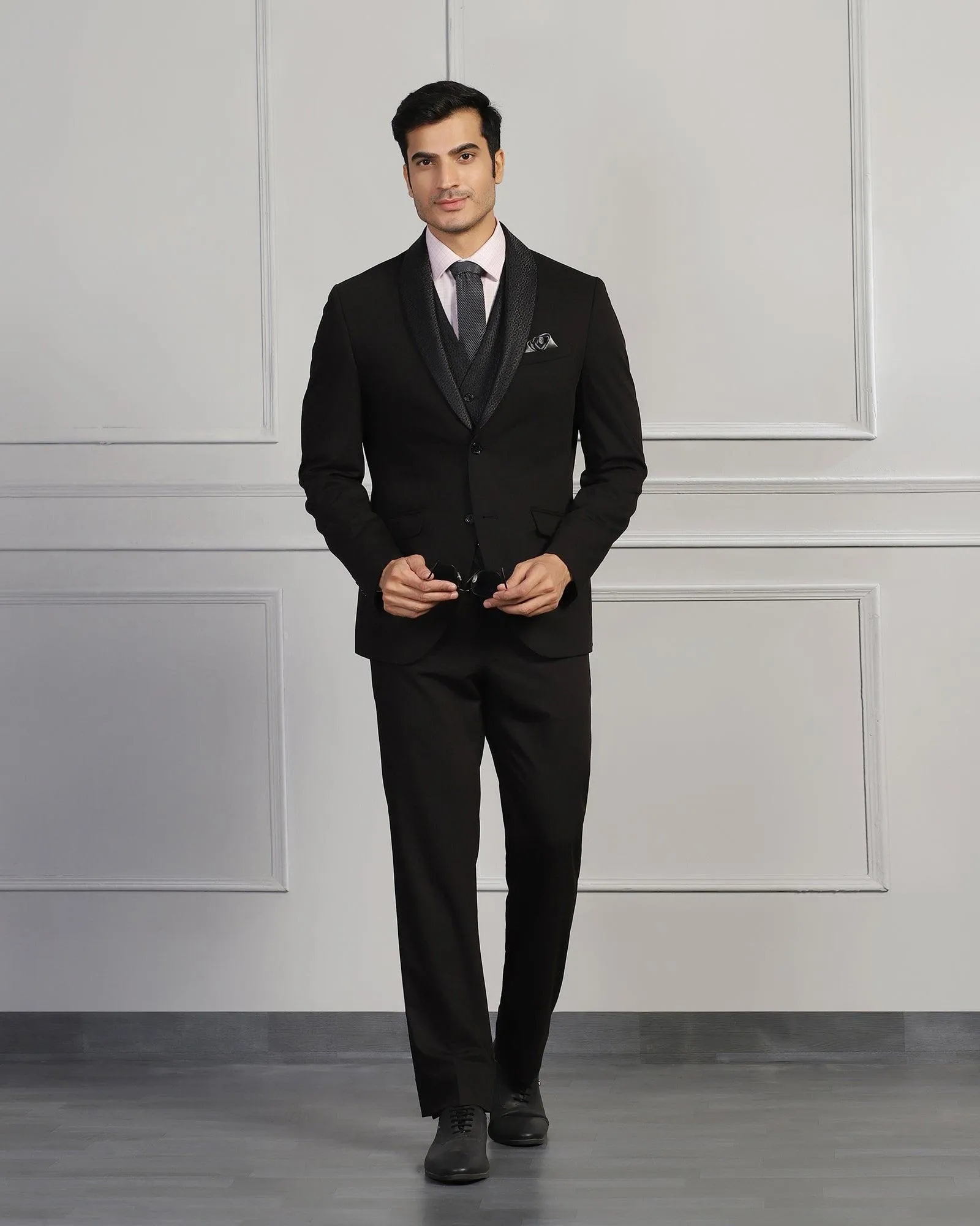 Multitude 6X Black Solid Formal Suit - Nova