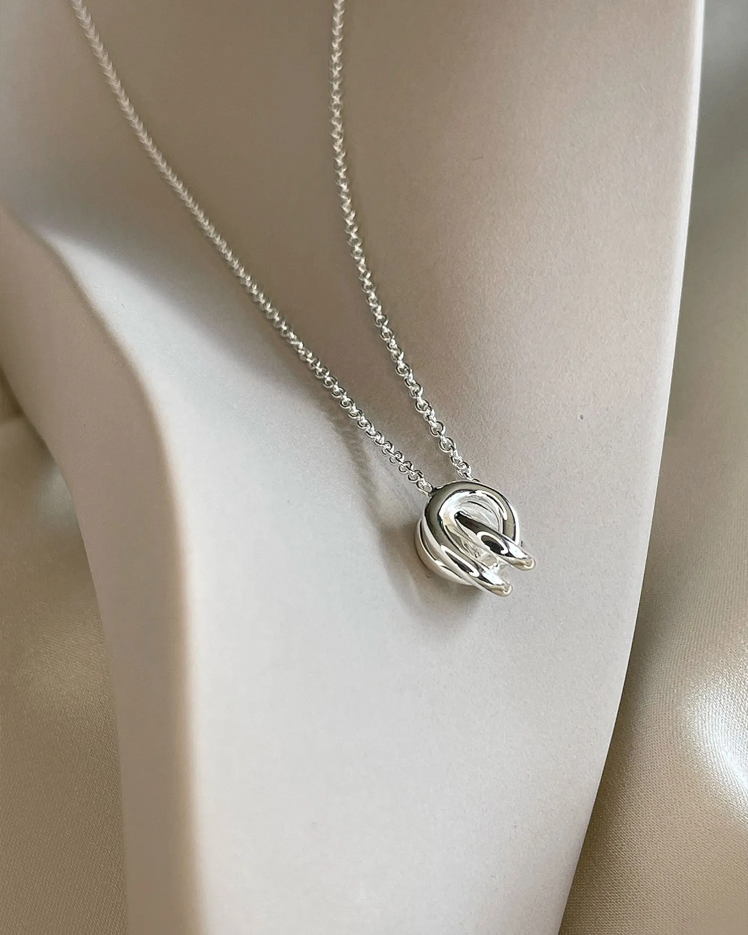 Unity necklace silver